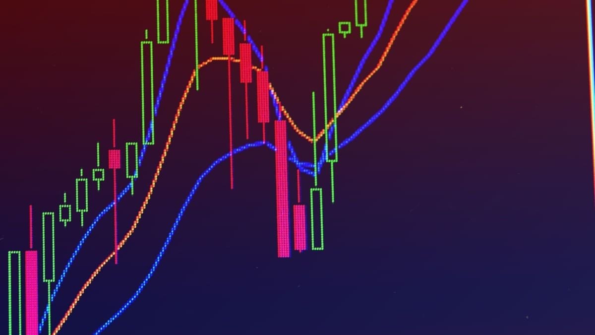 Crypto Rewind: Bitcoin dipt door AI-dreiging terwijl bodemsignalen toenemen
