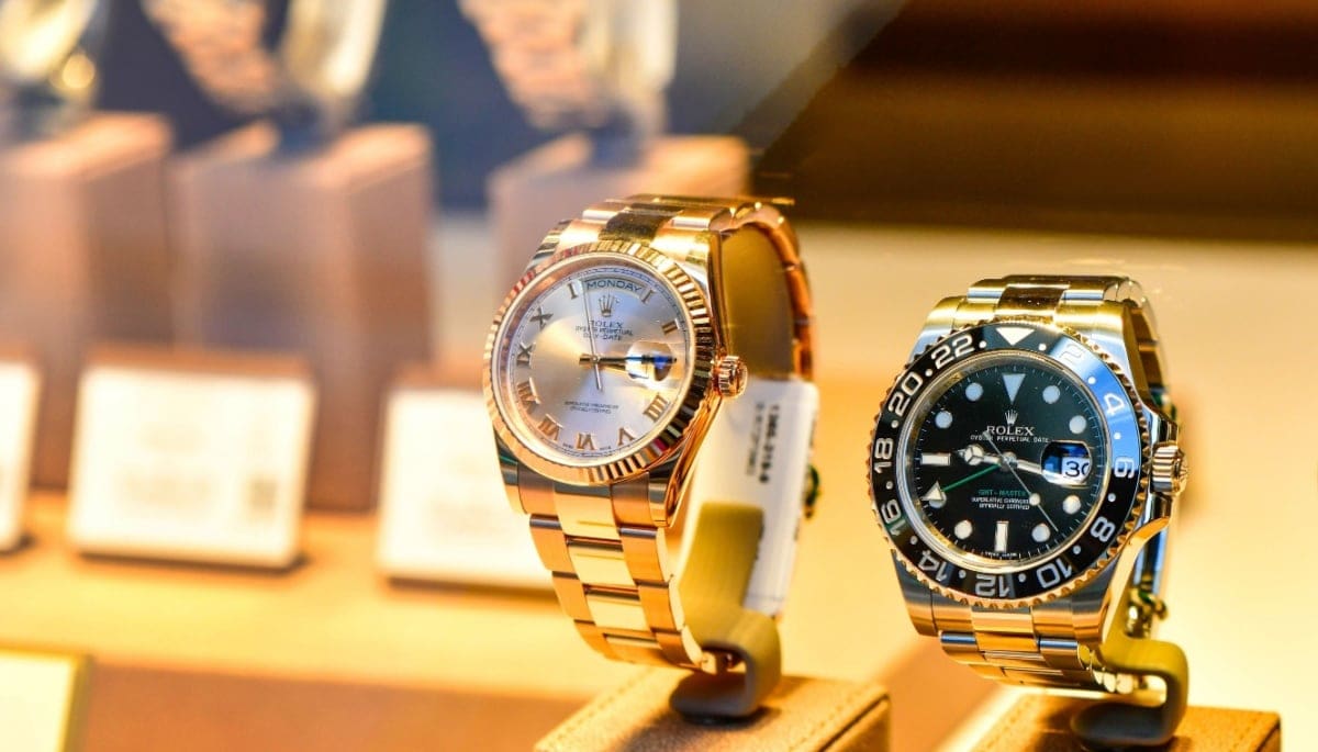 Politie neemt verborgen Rolex collectie (€2,5 miljoen) in beslag Polizei beschlagnahmt versteckte Rolex-Sammlung im Wert von 2,5 Millionen Euro