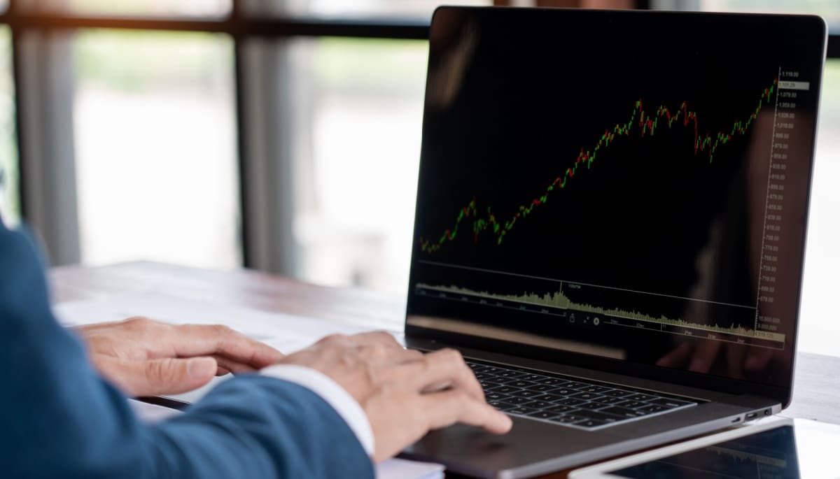 Crypto Radar: bitcoin koelt af - ethereum, XRP & andere coins knallen door Bitcoin koers verdedigt $94.000, XRP stijgt door ETF-nieuws