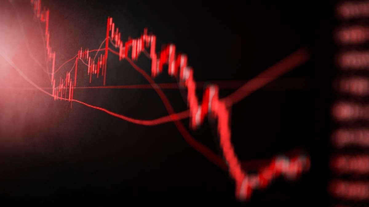 Grootste cryptobeurs schrapt 23 munten, koersen storten in Crypto crash, dalende koers
