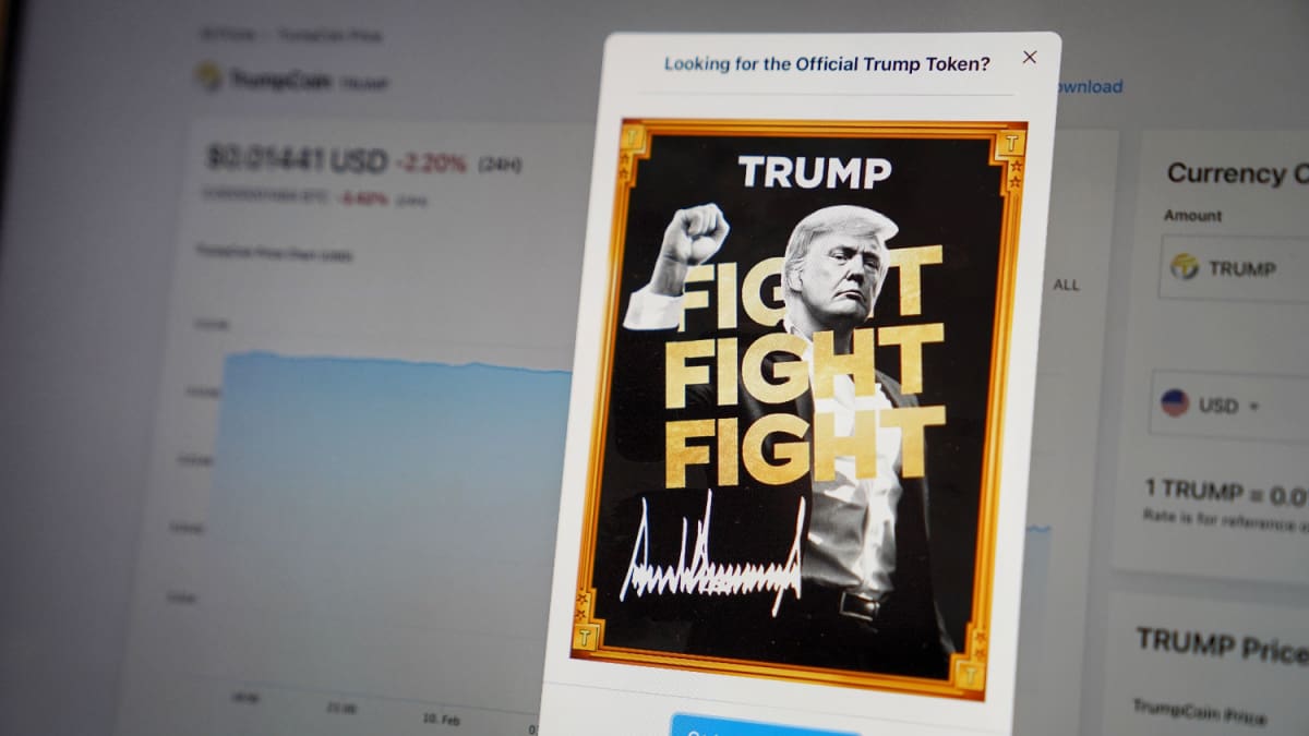 Crypto investeerder betaalt zeven miljoen dollar voor een avond met Trump Een afbeelding van Fight Fight Fight, het bedrijf achter de memecoin van Donald Trump, de cryptomunt Official Trump (TRUMP) met daarbij een koers