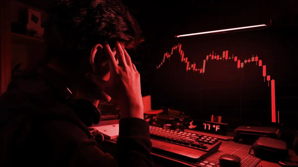 Een afbeelding van een crypto handelaar die in paniek is omdat een koers keihard crasht en rood kleurt