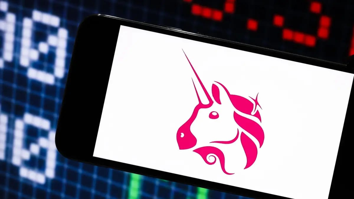 Uniswap stijgt 20% na plan voor extra inkomsten Uniswap stijgt 20% na plan voor extra inkomsten