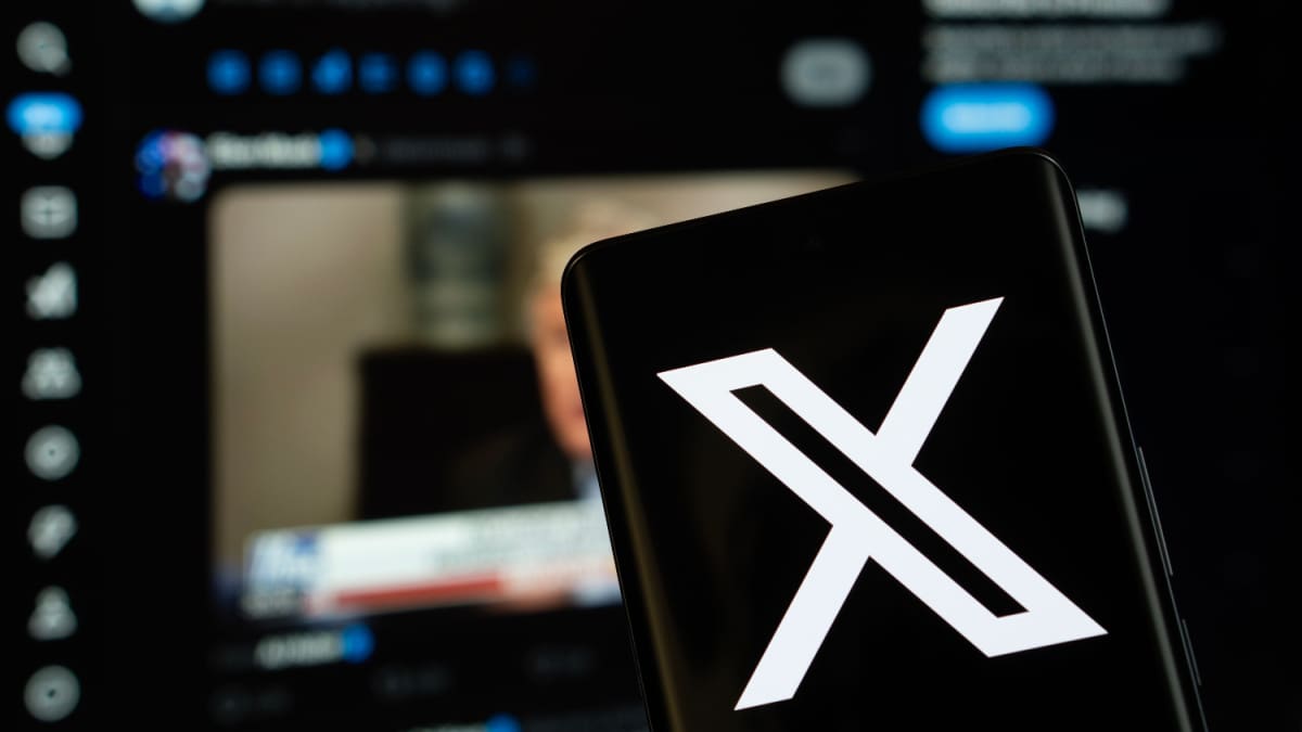 Elon Musk grijpt in: X blokkeert crypto-projecten vanwege AI-spam Een afbeelding van het logo van x.com, het sociale mediaplatform van Elon Musk