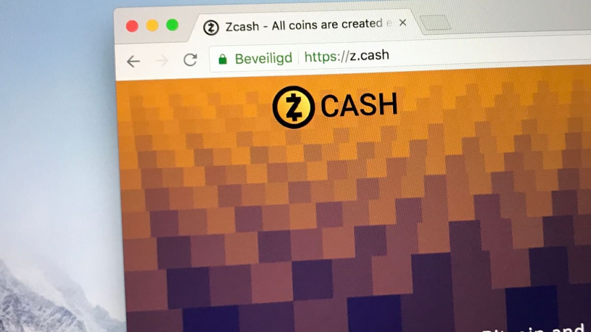 Cryptomunten Dash en Zcash stijgen plots hard door deze ontwikkelingen Een afbeelding van Zcash website op een Apple device