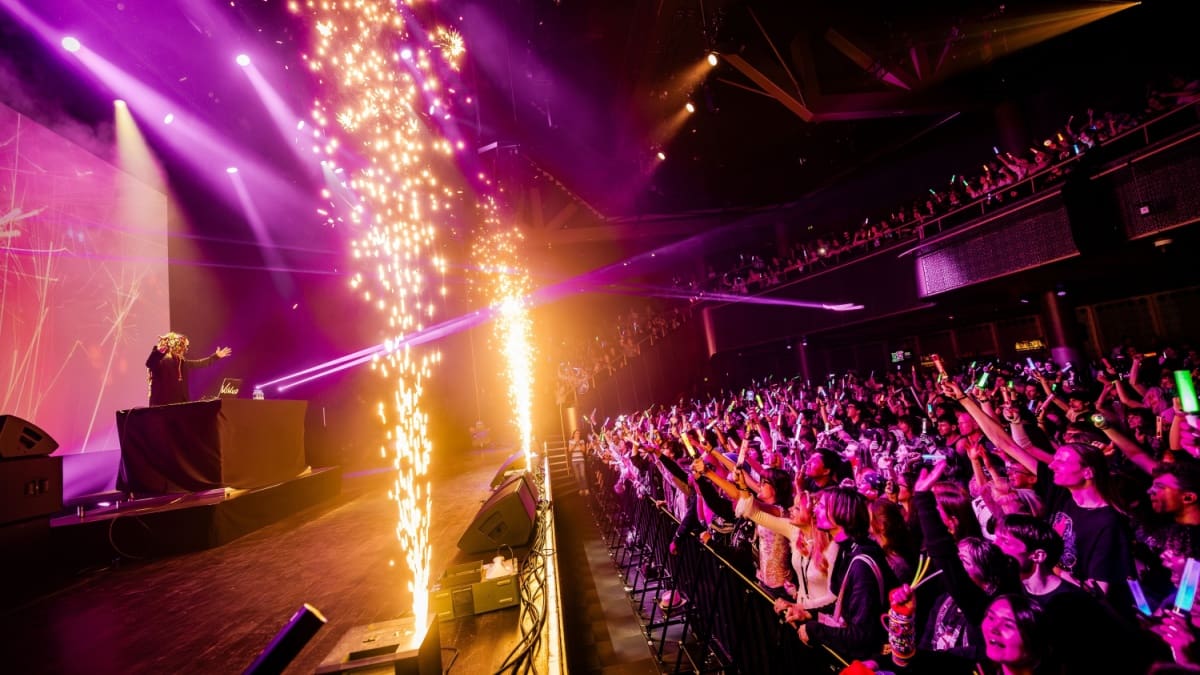 Cryptomunt RaveDAO zet bizarre stijging door na 'geheime transactie' concert in Tivoli