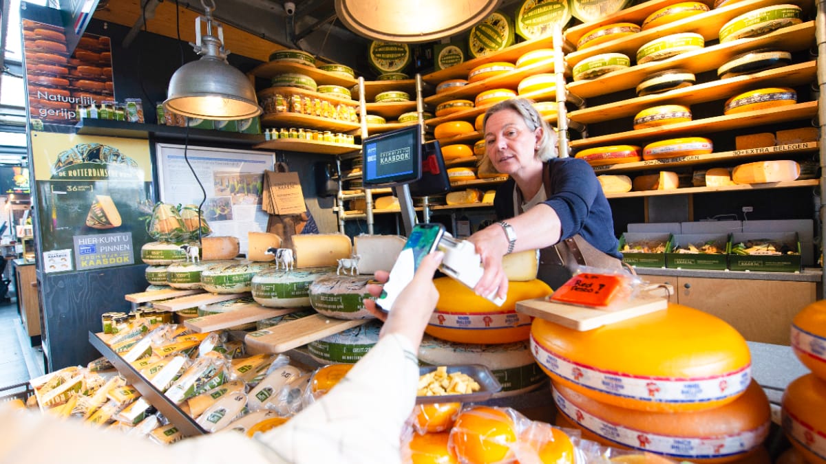 Kaaswinkel-betaling-met-euro