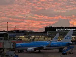 Schiphol helpt reizigers overgebleven euro’s om te wisselen voor BTC of ETH