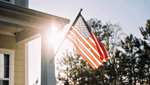 Amerikaanse-vlag-crypto-adoptie 21% van Amerikanen handelt in crypto als bitcoin en ethereum