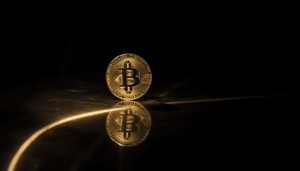 Bitcoin-btc-goud-lijn Bitcoin hash rate pakt nieuw record, maar koers zit vast