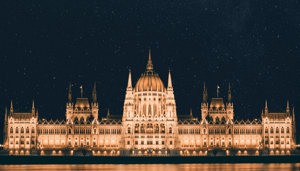 Bitcoin (BTC) bedenker Satoshi Nakamoto krijgt eigen standbeeld in deze Europese stad