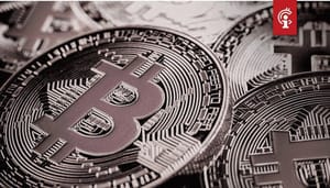 Bitcoin (BTC) zakt door de $8.800 en bereikt volgende support, EOS (EOS) de sterkste daler