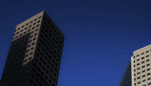 “Crypto is de nieuwe schaduwbank,” zegt Amerikaanse senator die weer uithaalt naar bitcoin en stablecoins