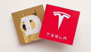 Dogecoin-DOGE-Tesla-logo Dogecoin koers schiet ervandoor na ontdekking in code Tesla website