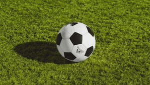 Dogecoin (DOGE) populariteit stijgt, logo binnenkort op shirt van Premier League voetbalteam