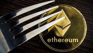 Ethereum-merge-loskoppelen Ethereum koers kan na merge loskoppelen van andere crypto: onderzoek