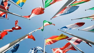 Europese-vlaggen-Grayscale-Crypto-ETF Nieuwe EU regels stelt strenge bitcoin eisen aan banken