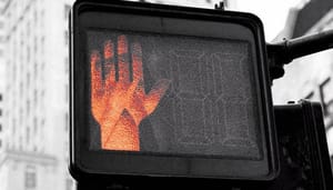 IMF_bekritiseert_de_ambitieuze_bitcoin_plannen_van_El_Salvador Rood stoplicht met hand