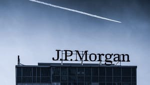 JPMorgan-bank-gebouw JPMorgan CEO opnieuw negatief over crypto, maar blockchain is ‘echt’