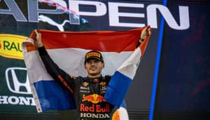 Max-Verstappen-Nederlandse-Vlag-salaris Dit verdient Max Verstappen per seconde, zelfs terwijl hij slaapt