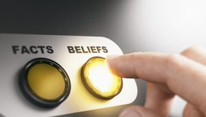 Hoe cognitieve biases je crypto investeringen kunnen beïnvloeden
