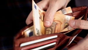 Shutterstock_2108411519 Dit is hoeveel geld je achter de hand moet houden als buffer