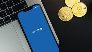 Shutterstock_2162995901 JPMorgan breidt crypto omarming uit: samenwerking met 6 banken