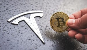 Tesla-verkoopt-bitcoins Tesla verkocht in tweede kwartaal 75% van zijn bitcoins