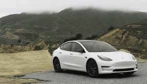Tesla_verkoopt_deel_van_zijn_bitcoin_BTC_community_reageert_verrast_maar_waarom_deed_Tesla_dit Tesla verkoopt deel van zijn bitcoin (BTC), community reageert verrast, maar waarom deed Tesla dit