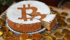 bitcoin-btc-taart-verjaardag Bitcoin viert 14e jaardag, maar koers zit vast en mining difficulty zakt
