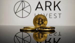 cathie-wood-bitcoin-bearmarkt Ark Invest al frente de la batalla por el fondo bursátil BTC
