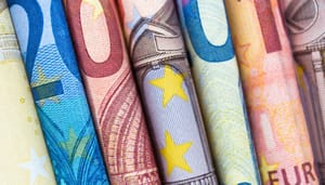 euro-geld-bitcoin-adoptie Bitcoin miljardair: Wantrouwen en bankencrisis drijven BTC adoptie