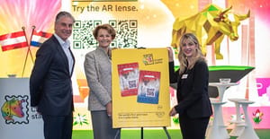 postnl_crypto_stamp_overhandiging-1 De Blockchain Expo in Amsterdam: PostNL aanwezig met crypto stamp NFT