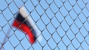 rusland-vlag-sancties VS roepen crypto exchanges op sanctie omzeiling Rusland tegen te gaan