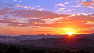 sunrise Bitcoin_en_ethereum_herstellen_iets_van_flash_crash_toch_kleurt_markt_rood_maar_NFT_koersen_stijgen_hard