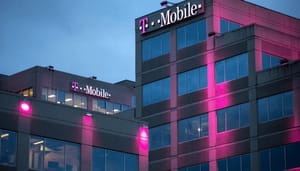 t-mobile Ja zag ik, maar het artikel heeft denk ik iets meer nadruk nodig dat het om een grap gaat. "Een andere Redditor onderschrijft het verhaal van de auteur, door te stellen dat meerdere vrienden van hem die in Noord-Korea wonen en in contact zijn met een man die hetzelfde verhaal vertelt. Het is dus vooral een via-via gerucht." = "Heard from my North Korean buddies on Runescape (gold farmers) that there's a guy in Pyongyang walking around saying "have fun staying poor" to everyone he passes by and when they try to respond, he says "I don't debate the poor. Continue in poverty ser," before walking off." Dat is bijvoorbeeld sowieso een grap.