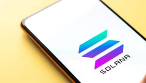 Solana wil nieuwe en goedkopere crypto smartphone uitbrengen Los teléfonos Solana Saga se venden por $5.000 debido a subida de BONK