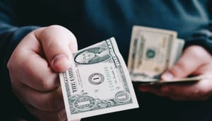 Aave's crypto stablecoin overwint onzekerheid, bereikt grote mijlpaal Aave's crypto stablecoin overwint onzekerheid, bereikt grote mijlpaal