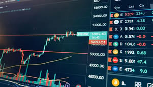 Bitcoin koers vecht met $52.000, dogecoin stormt top 10 binnen