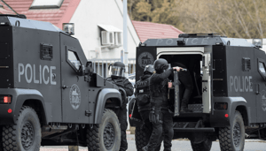 Agent betrapt op stelen van miljoenen in bitcoin tijdens politie-inval Agente sorprendido robando millones en BTC durante una redada policial