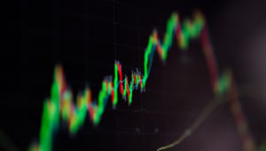Bitcoin koers test $67.000 Bitcoin koers heeft moeite bij $67.000, HBAR explodeert met 76%