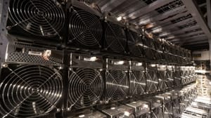 bitcoin-mining-stock-increase Bitcoin-miningbedrijven verkopen massaal: 'Miner capitulatie' wijst op bodem
