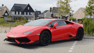 Peter compró el primer «Lamborghini Bitcoin» del mundo por sólo €10 Peter compró el primer «Lamborghini Bitcoin» del mundo por sólo €10