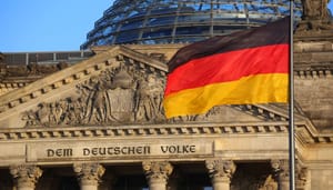 Duitse bitcoin verkoop afgerond Duitsland berlijn bundestag met duitse vlag wapperend in de wind