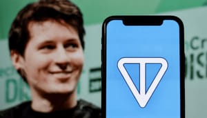 Foto van Telegram oprichter Pavel Durov samen met Toncoin logo Foto van Telegram oprichter Pavel Durov samen met Toncoin logo