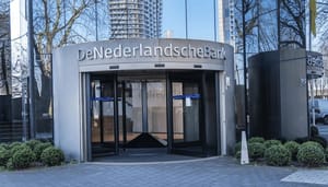 DNB Entree van een gebouw met de tekst: De Nederlandse Bank