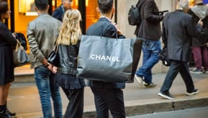 Man Chanel Tas rechter Man sleept ex voor de rechter - eindigt met verrassende wending