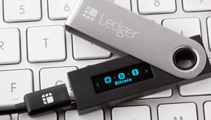 bitcoin-op-ledger-hardware-crypto-wallet Oeroude bitcoin whale verplaatst BTC fortuin naar cryptobeurs