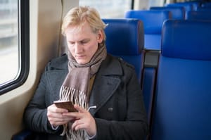 A,Young,Man,Commuting,By,Train. Hoe dYdX massaal Nederlandse cryptohandelaren aantrekt