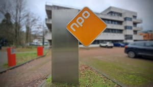 Bord bij de ingang van de Nederlandse Publieke Omroep (NPO) Bord bij de ingang van de Nederlandse Publieke Omroep (NPO)